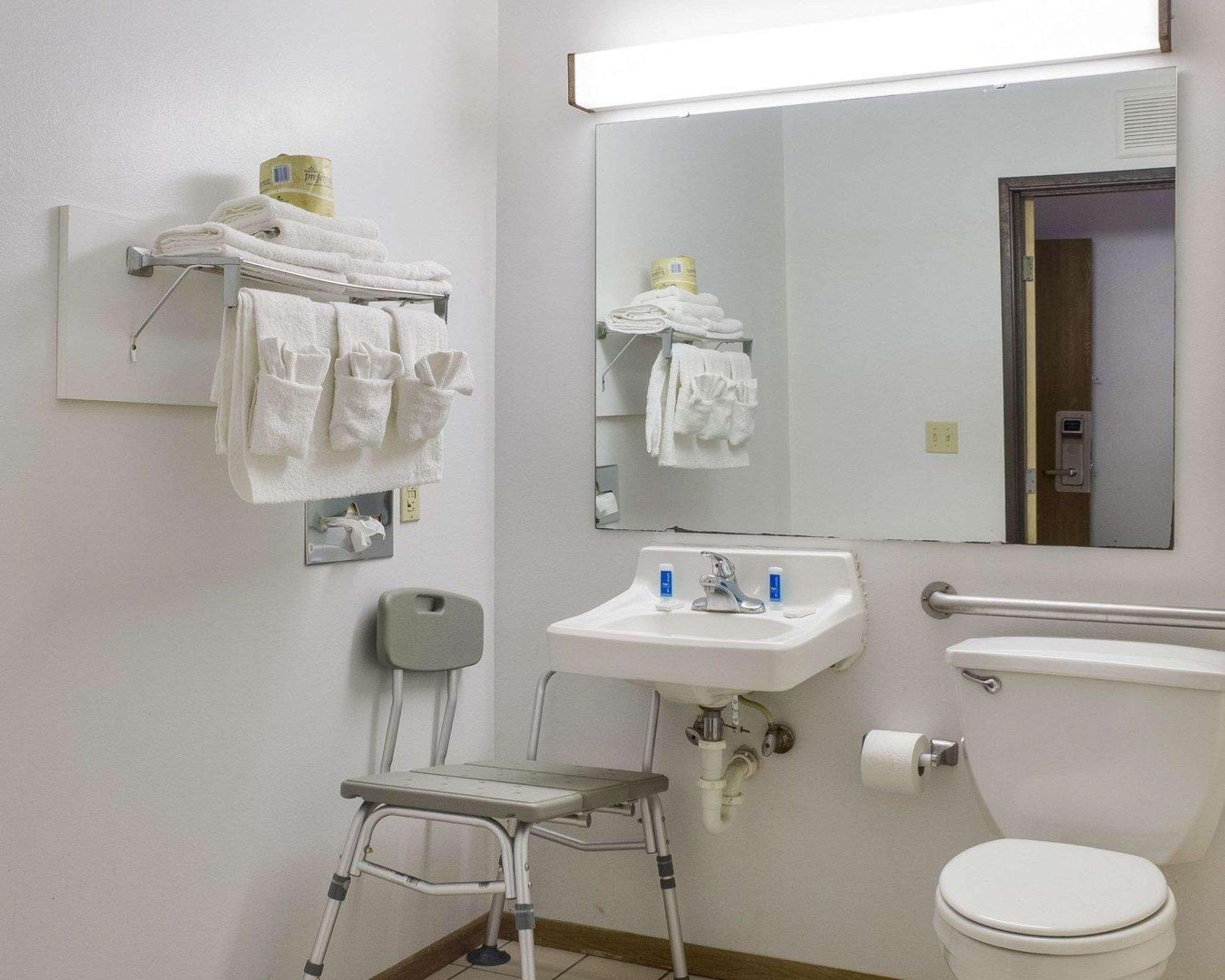Rodeway Inn West Fargo Dış mekan fotoğraf